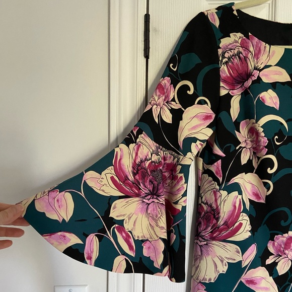 Floral Bell-Sleeve Dress - Picture 3 of 4